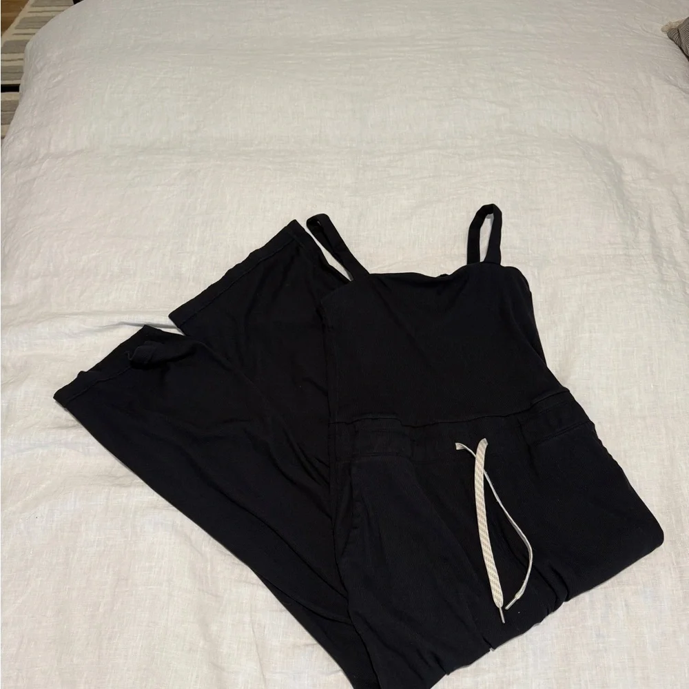 Vuori Black Jumpsuit Versatile Comfort - Picture 2 of 4